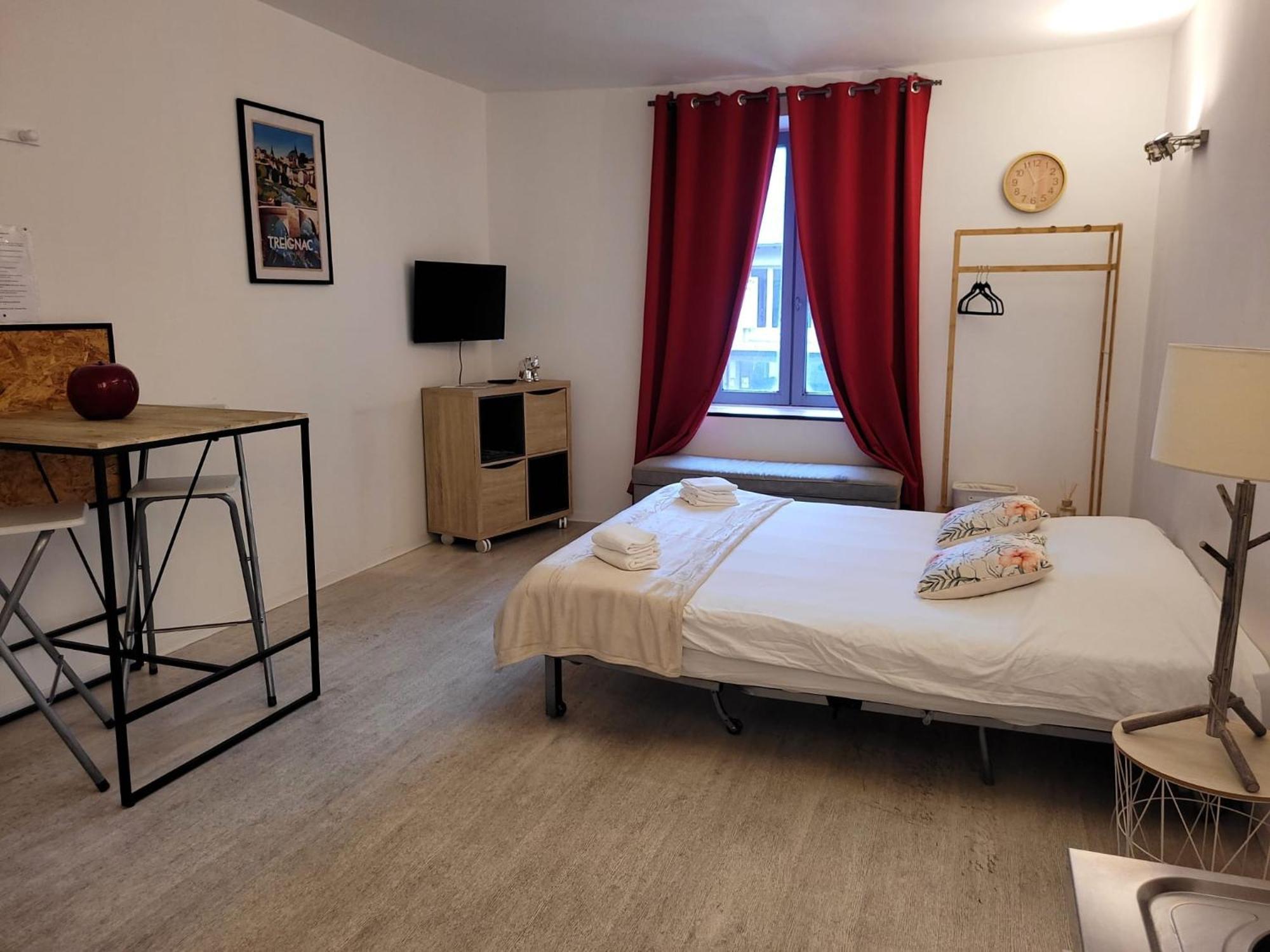 Residence Le 09 Uzerche Bagian luar foto